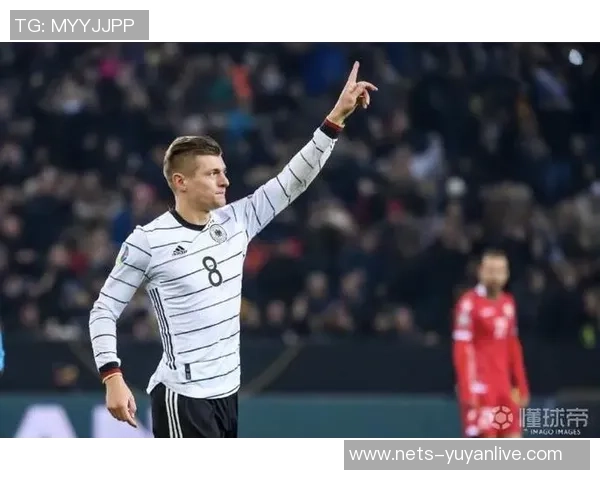 克罗斯:从足球场上的中场大师到全球球迷心中的传奇偶像